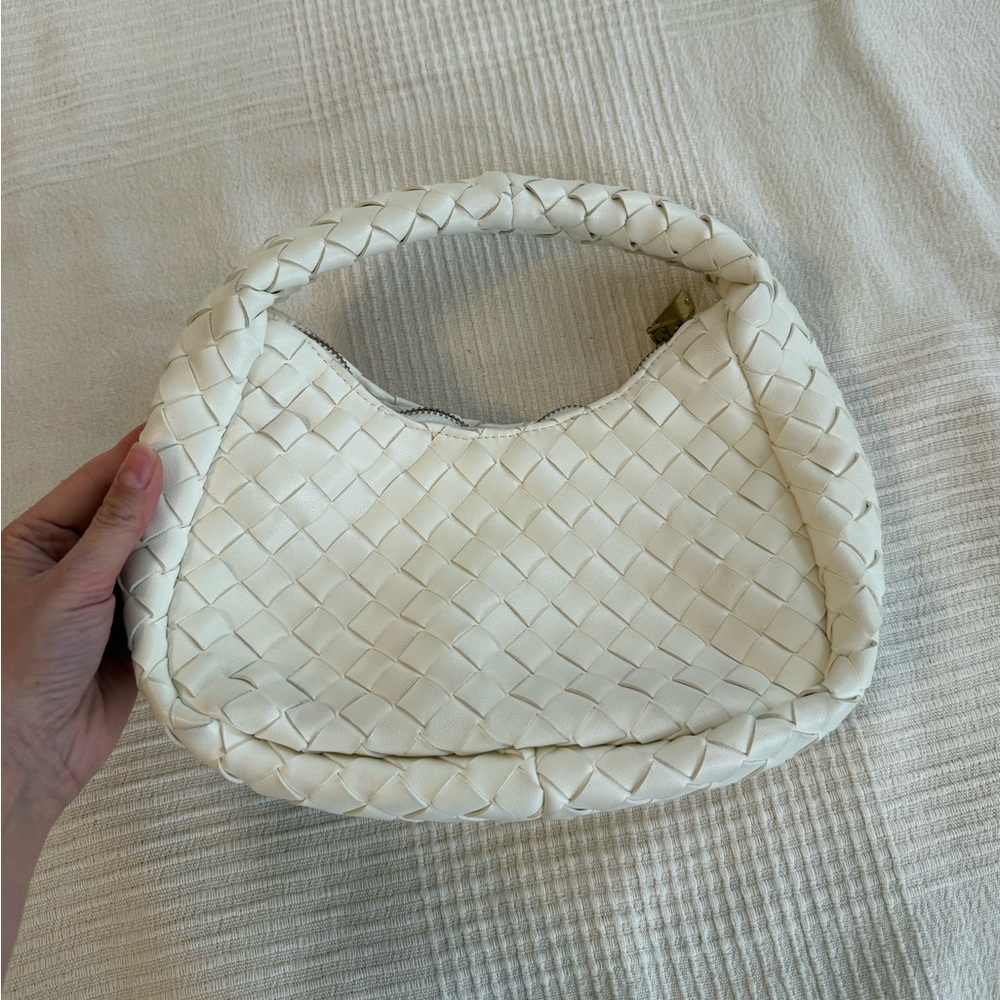 Woven Shoulder Bag in Off-White
